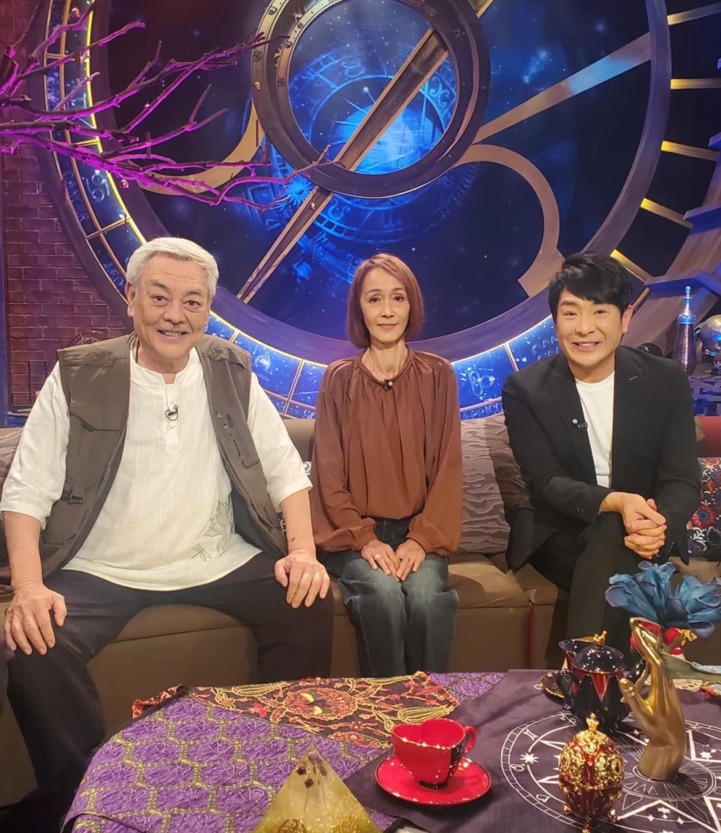 顏國樑上月與太太霍潔貞（貞姐）現身梁思浩的TVB節目《直播靈接觸》。