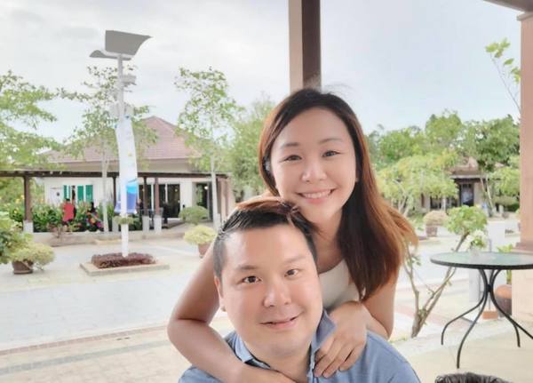 兩人在前年3月結婚,同年5月誕下大仔Adrian。