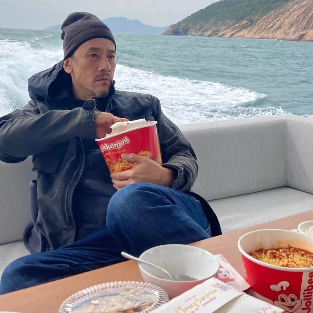 吳嘉龍不時愁眉深鎖。 吳嘉龍不時愁眉深鎖。