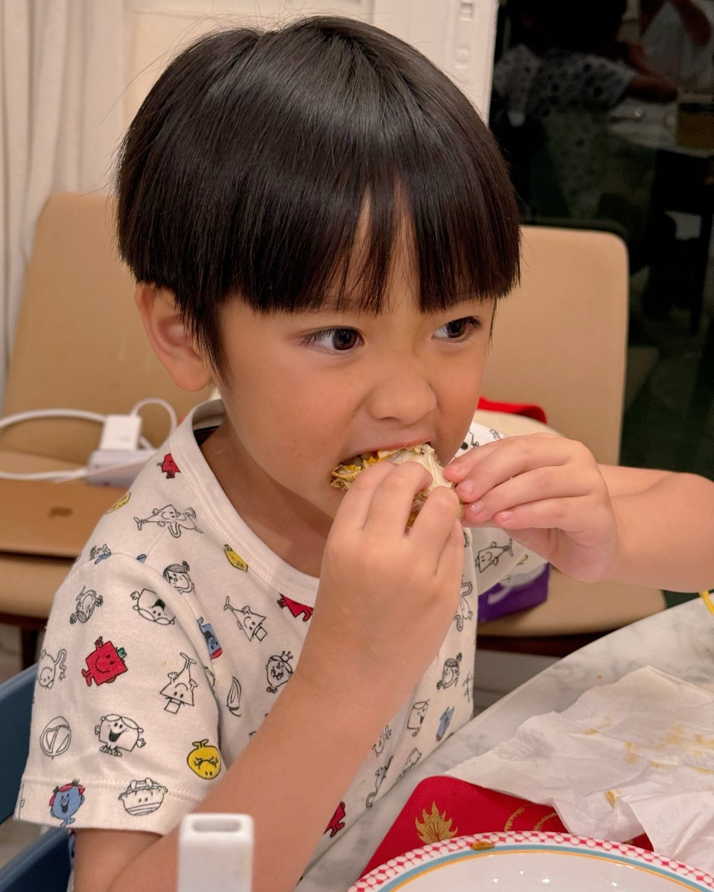 郑嘉颖儿子挂住食。