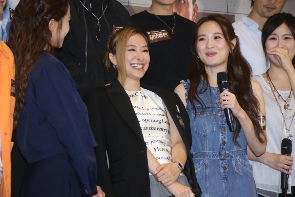 黃宗澤約睇騷會答應?蔡潔笑言:「會呀!G-Dragon演唱會好難買!」不過唔會兩個人去。 黃宗澤約睇騷會答應?蔡潔笑言:「會呀!G-Dragon演唱會好難買!」不過唔會兩個人去。