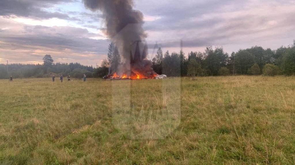 普里戈任的私人飞机8月坠毁，然起熊熊烈火。路透社