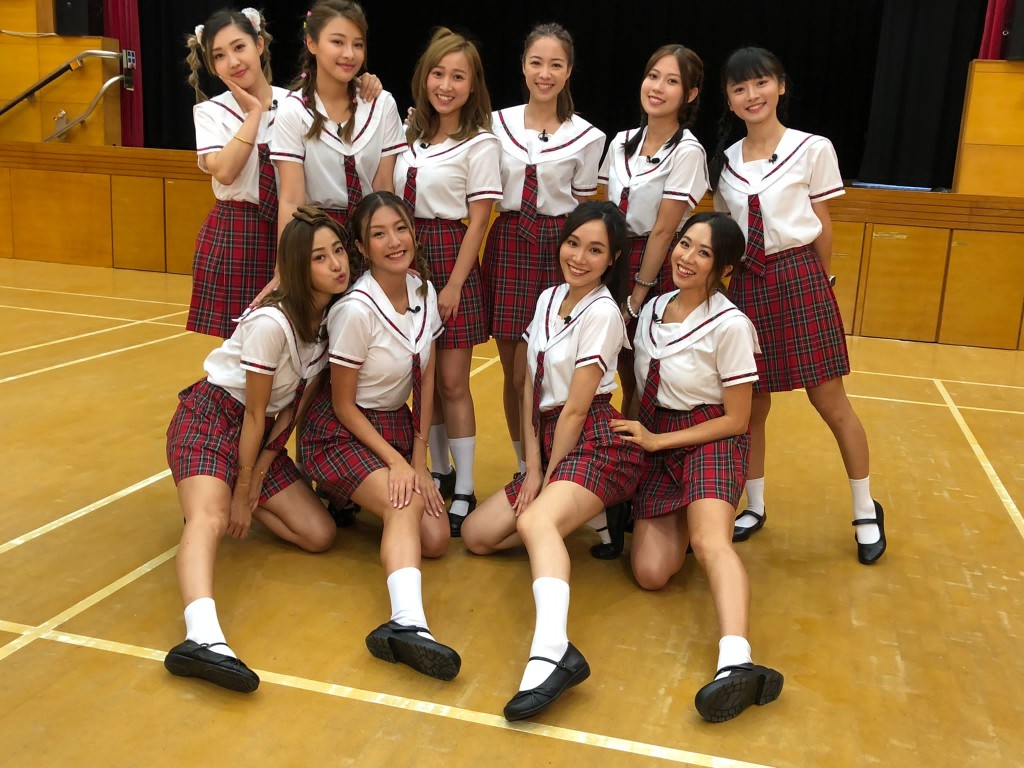 後排左起:林秀怡、蔚雨芯、黃美棋、彭慧中、波波、羅毓儀前排左起:朱智賢、陳嘉桓、鄧伊婷、邵珮詩