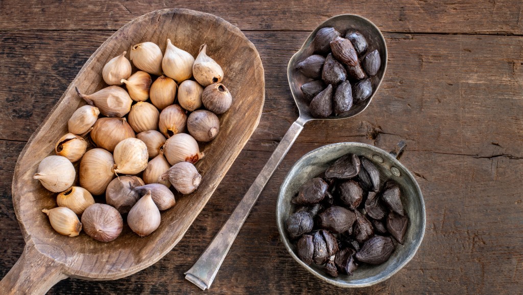 黑蒜不是烤焦大蒜！醫生揭5大好處護肝抗疲勞 怎樣吃最有效？