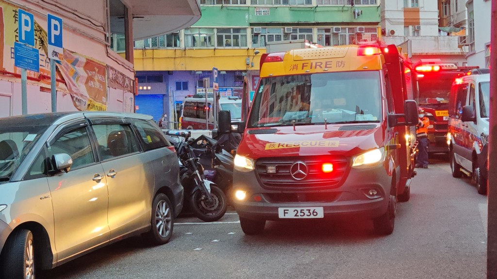 消防到場將火救熄。蔡楚輝攝 消防到場將火救熄。蔡楚輝攝