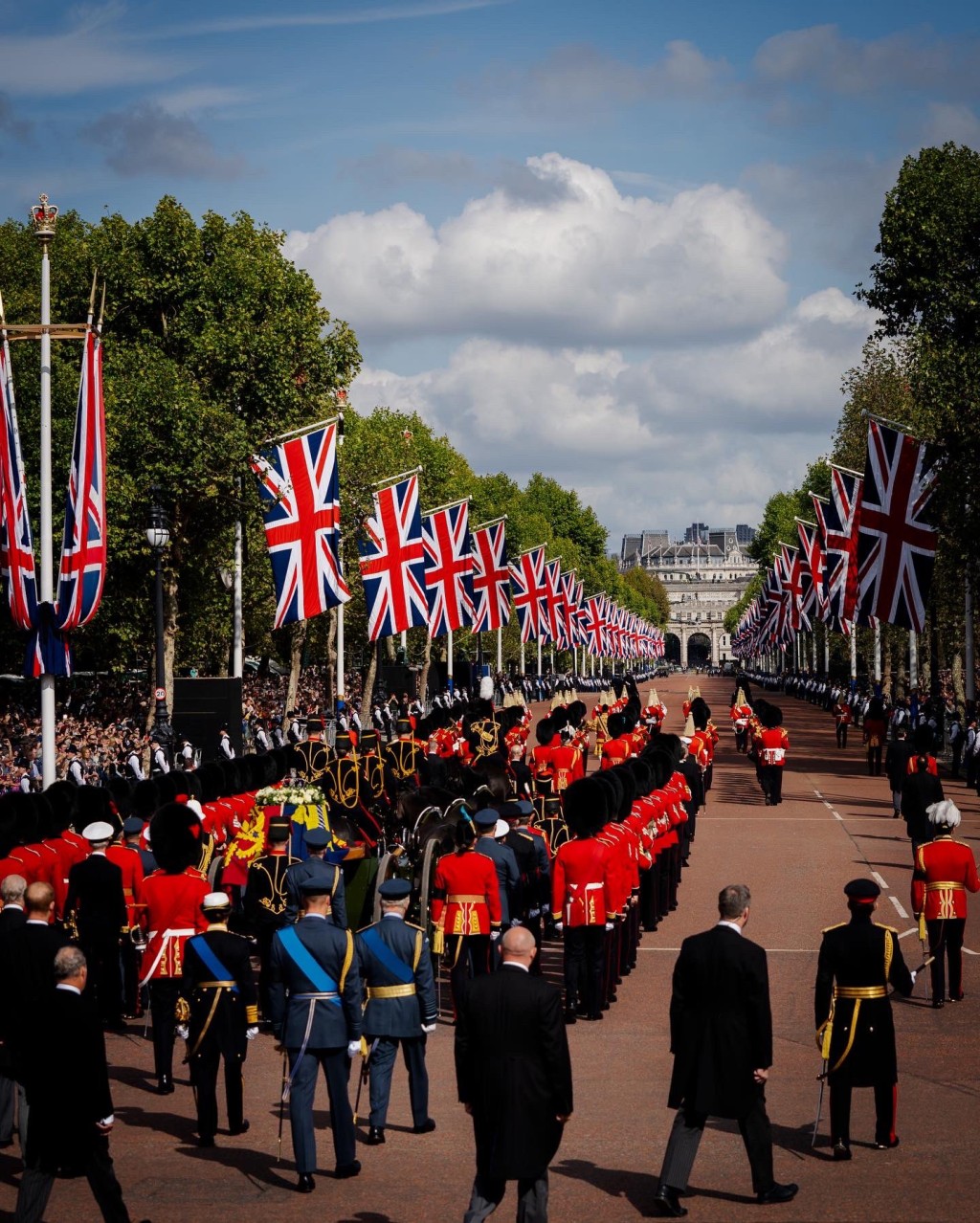 英女皇的靈柩已於本月14日下午由倫敦白金漢宮運抵西敏廳。