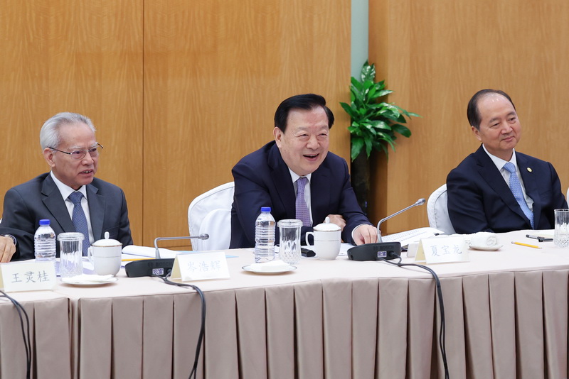 夏寶龍與全體立法會議員座談。港澳辦網站圖片 夏寶龍與全體立法會議員座談。港澳辦網站圖片