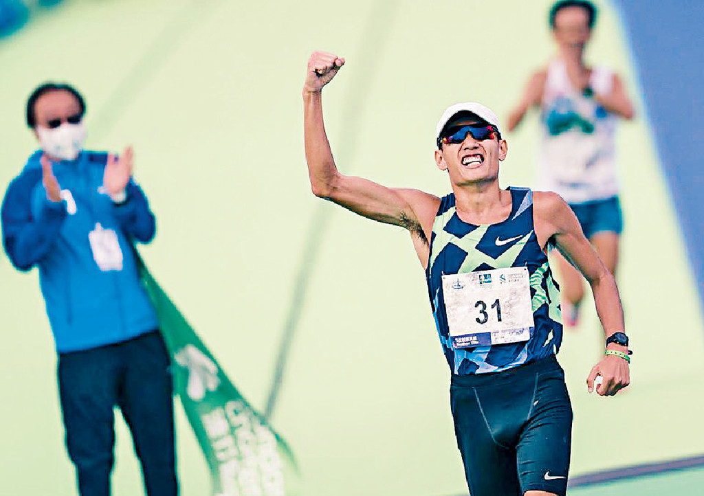 ■黃啟樂：二○二一全馬冠軍。
