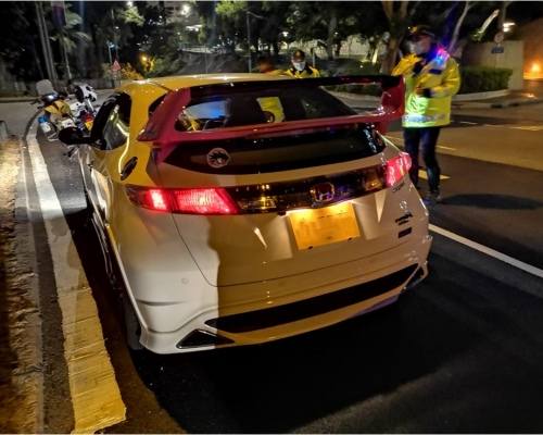 警方於港島區打擊「非法賽車」及「非法改裝」。警方圖片