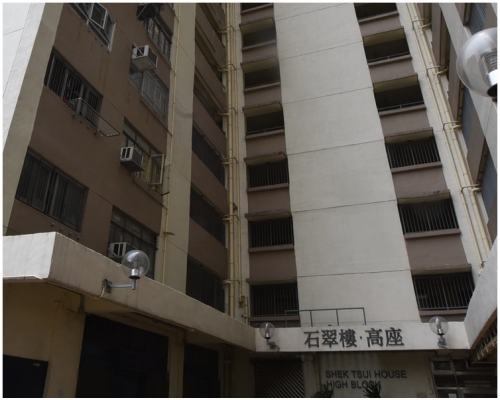 現場是石圍角邨石翠樓一個單位。