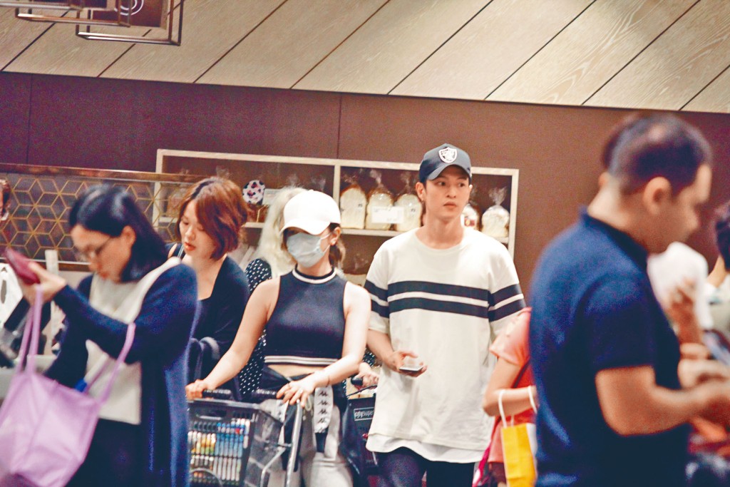 有傳G.E.M.早已認定Mark是另一半。