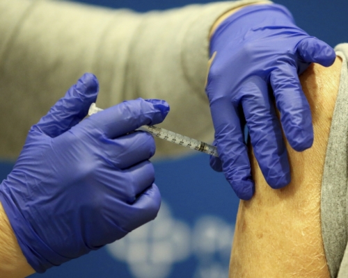 福奇稱美國將加入新冠肺炎疫苗實施計畫。AP圖
