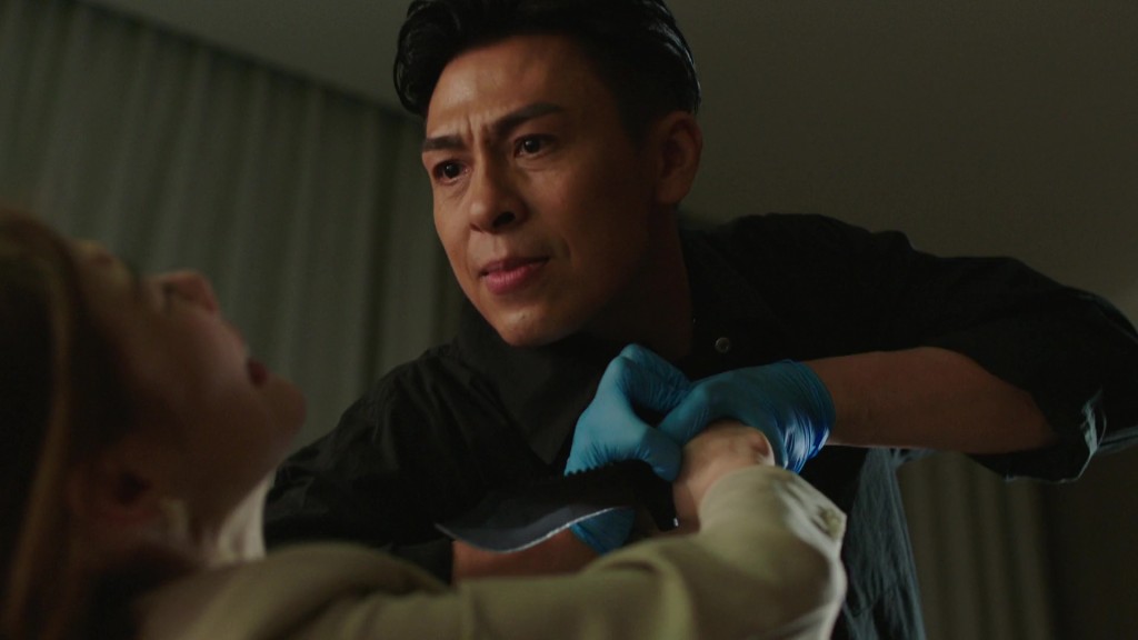 呢場戲,吳沚默、陳少邦同埋姚宏遠(Lucas)都做得好好,吳沚默演得夠驚恐同淒慘,少邦同Lucas則夠晒兇狠。 呢場戲,吳沚默、陳少邦同埋姚宏遠(Lucas)都做得好好,吳沚默演得夠驚恐同淒慘,少邦同Lucas則夠晒兇狠。