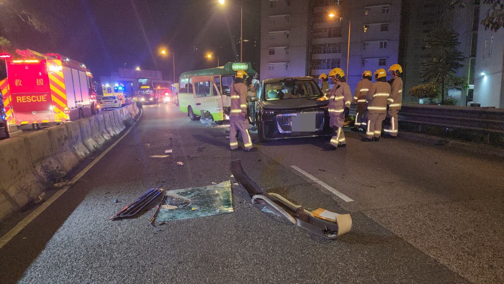 獅隧公路三車相撞釀8傷 左軚車遭貨車撞尾兩人落車 小巴收掣不及推前撞傷兩人