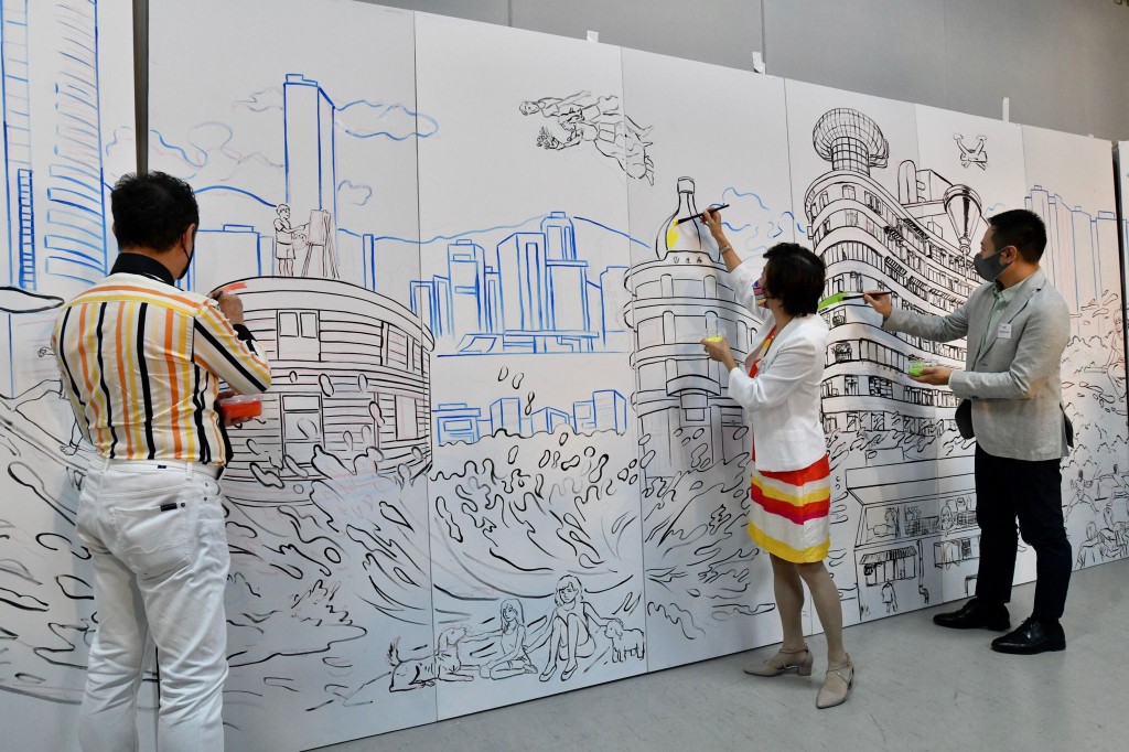 徐英偉出席「凝聚民心、追夢香港、畫出新天地」大型壁畫活動。