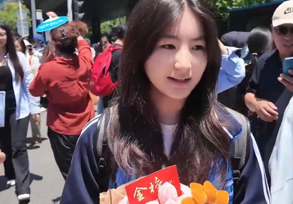 女高考生受訪時要求將性同意年齡提高到18歲，影片之後被全平台下架。