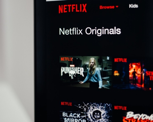 加國人居家消費增,Netflix等網絡影視平台訂閱比例增加50%。Unsplash圖片