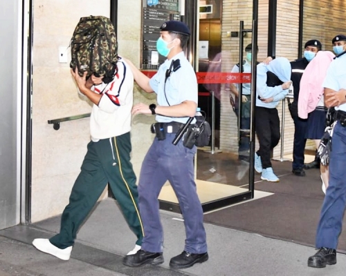 行動中警方共拘捕10人。