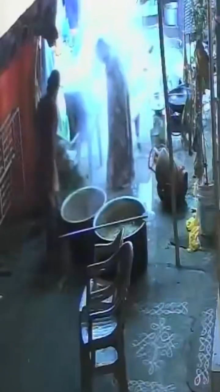 苏贾塔被救出后当场倒地不起。X@srkntnyldz 苏贾塔被救出后当场倒地不起。X@srkntnyldz