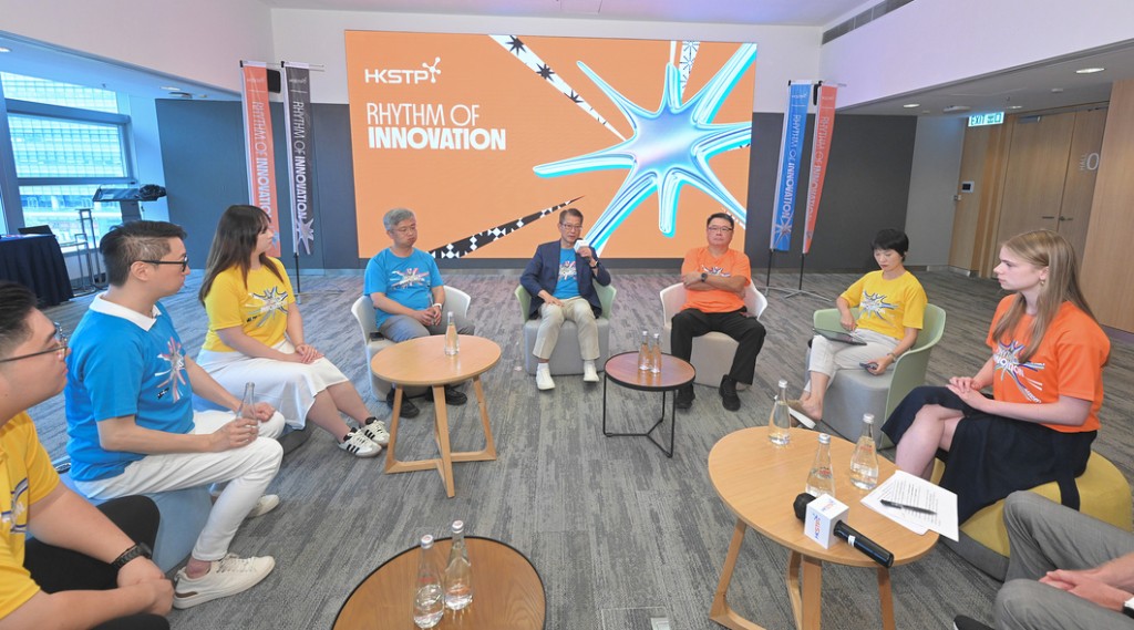 陳茂波日前在科學園跟一班實習生和初創代表見面，就香港創科生態圈的發展交流看法。陳茂波網誌圖片
