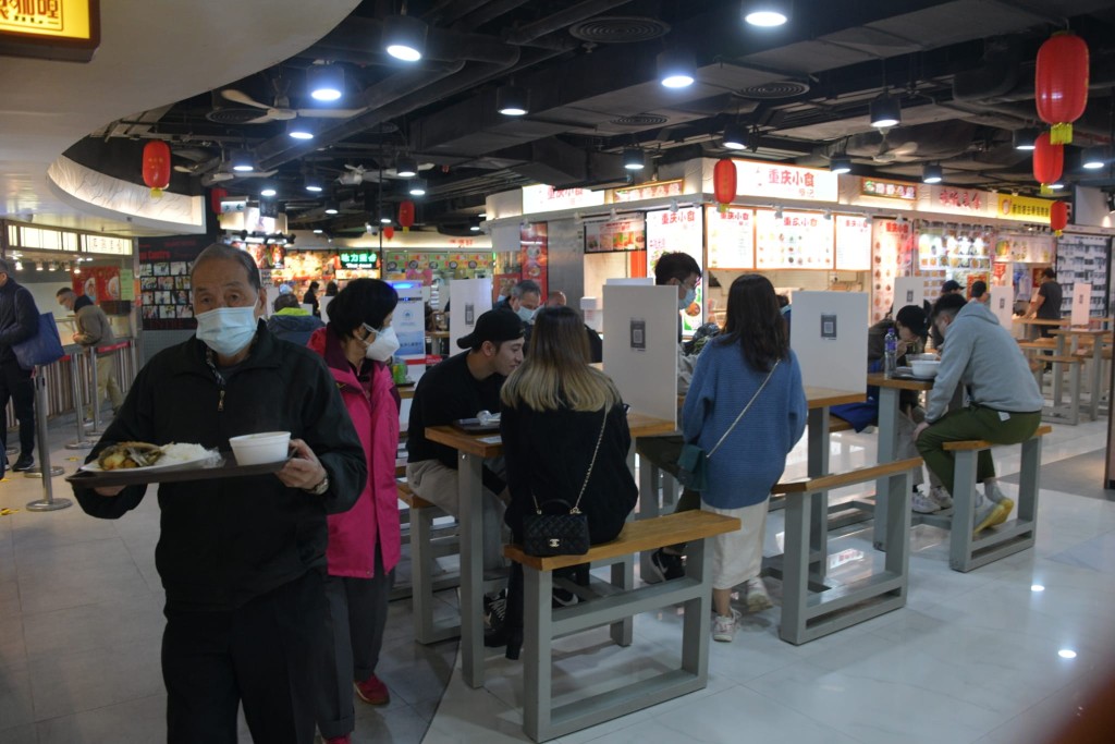 本月24日起於所有餐飲及表列處所實施「疫苗通行證」新安排。資料圖片
