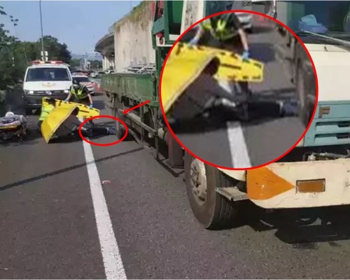 台灣一名女子疑跳車遭貨車壓住右腳。網圖