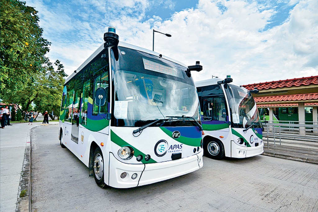 汽車科技研發中心投放兩架自動駕駛穿梭小巴,於元朗錦繡花園內環迴供居民乘坐。
