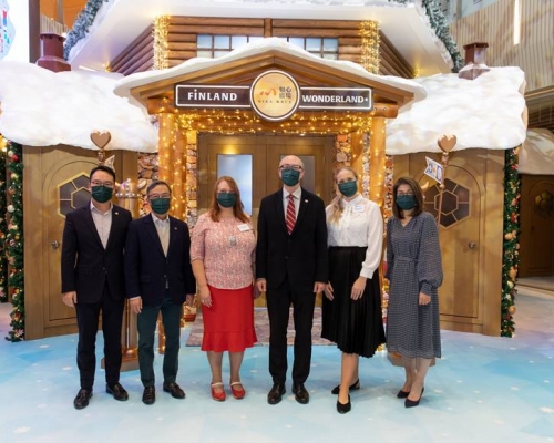 華懋蔡宏興(右三)親臨現場為活動揭幕。