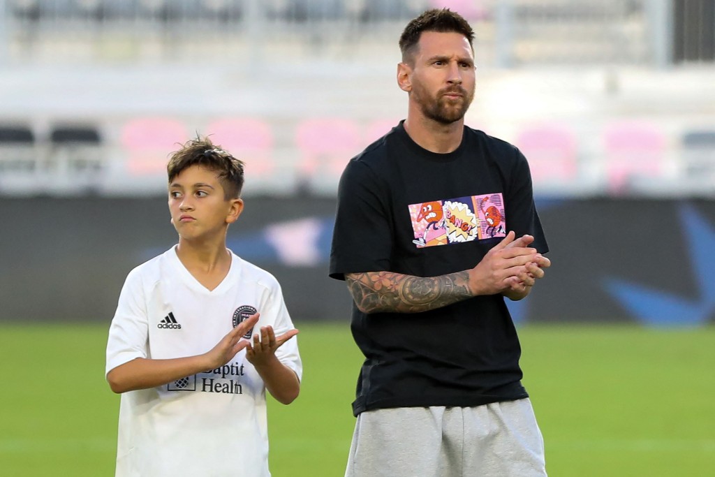 美斯想3名儿子有良好的教育。法新社