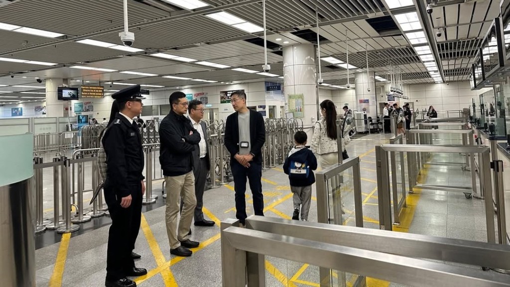 為配合除夕跨年倒數活動的舉行，羅湖及深圳灣管制站於昨晚（12月31日）實施特別通關安排。入境處IG圖片