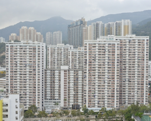 一名港女投訴在家工作時不能忍受60歲的母親太嘈吵而想分戶。資料圖片