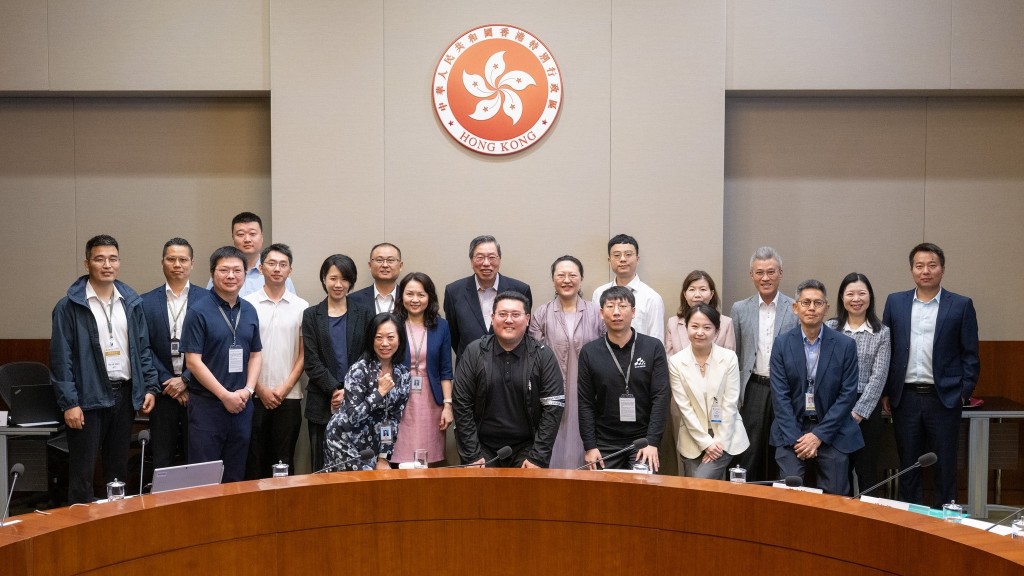 梁君彥與立法會秘書長衛碧瑤與科大訊飛副總裁王瑋會面。梁君彥fb