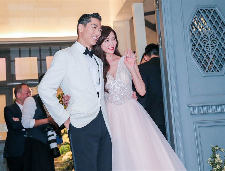 林志玲2019年嫁日本男團EXILE成員Akira結婚。 ​  ​