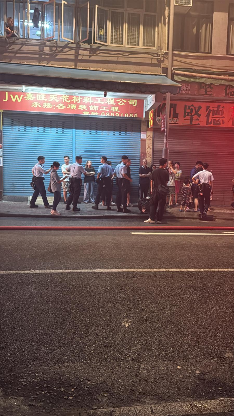 約20名居民疏散至安全位置。讀者提供 約20名居民疏散至安全位置。讀者提供