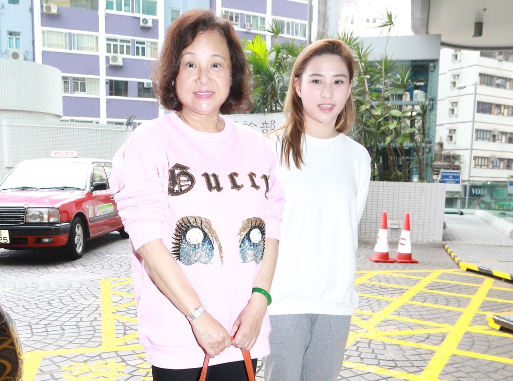 30歲嘅何超蓮原來受媽媽陳婉珍感染,聽「百變梅艷芳」嘅歌長大。