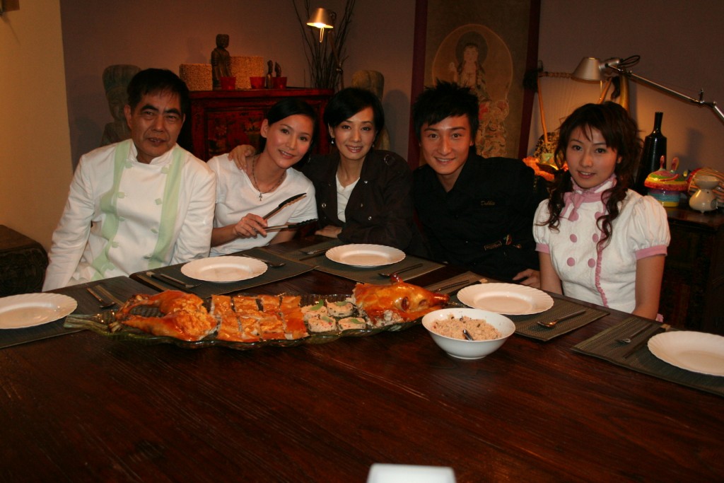 周中其后为TVB不少饮食节目担任主持、嘉宾及评判，更曾参与剧集演出。  ​