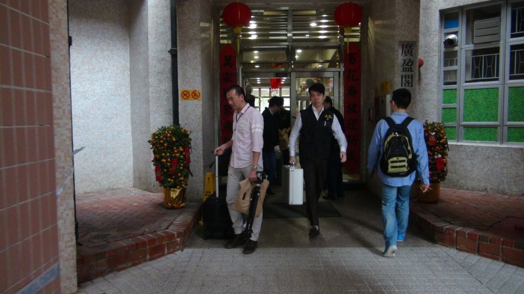 鑑證科人員離開現場