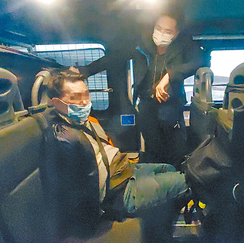 涉劫走的士之醉漢當場被捕帶署。