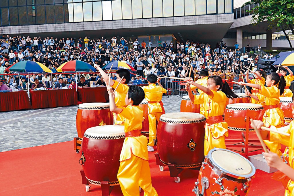 華懋集團和香港中樂團均希望藉着「鼓動心弦  連結世界」活動，將中樂文化傳承至下一代。