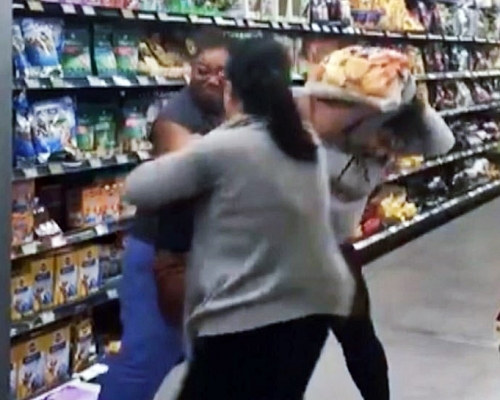 早前澳洲有3名女子，為搶一袋廁紙大打出手。