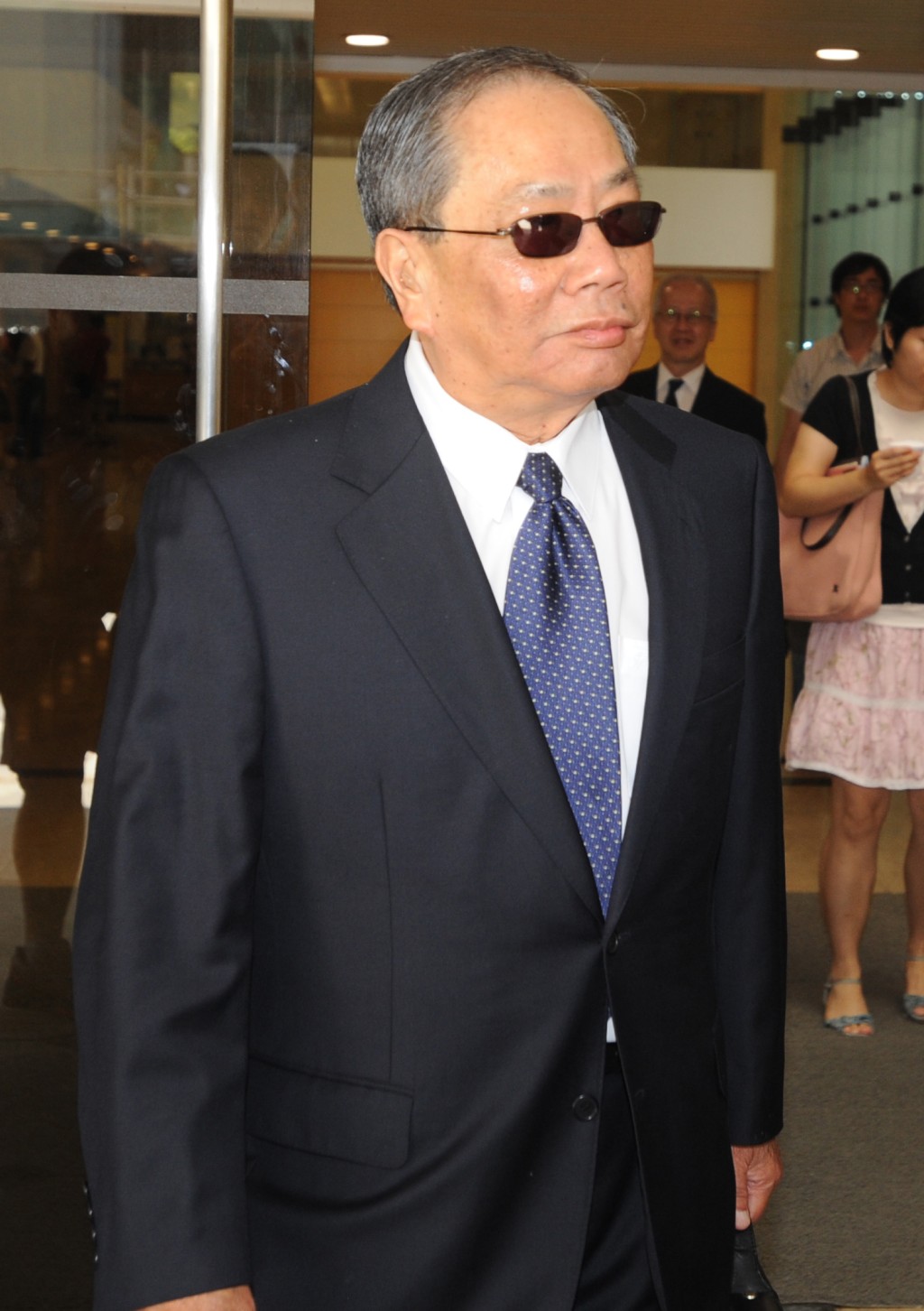 陈松青出狱后行事低调，仅在2010年与恒生银行创办人林炳炎之子林秀峰因古玩对簿公堂而露面。