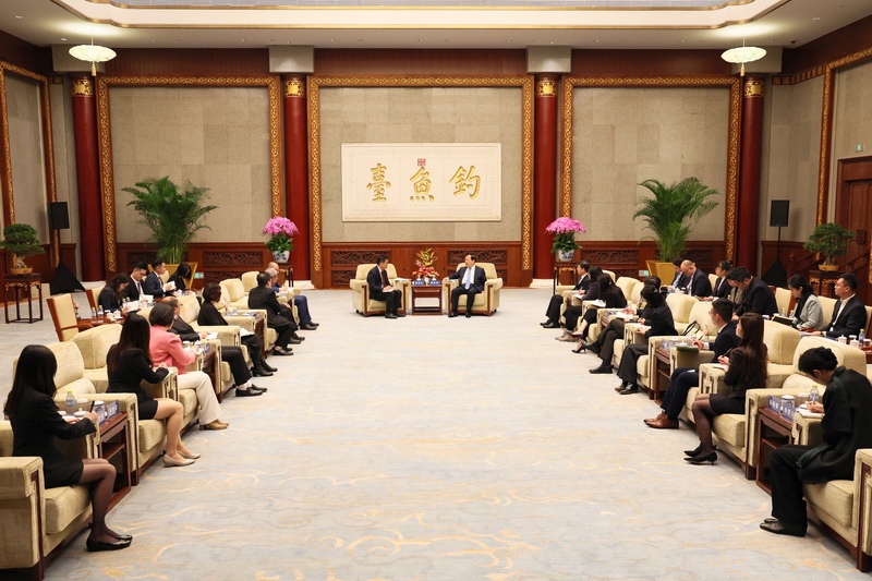 港澳辦主任夏寶龍今早（12月4日）在北京會見了黃元山一行。港澳辦網站圖片