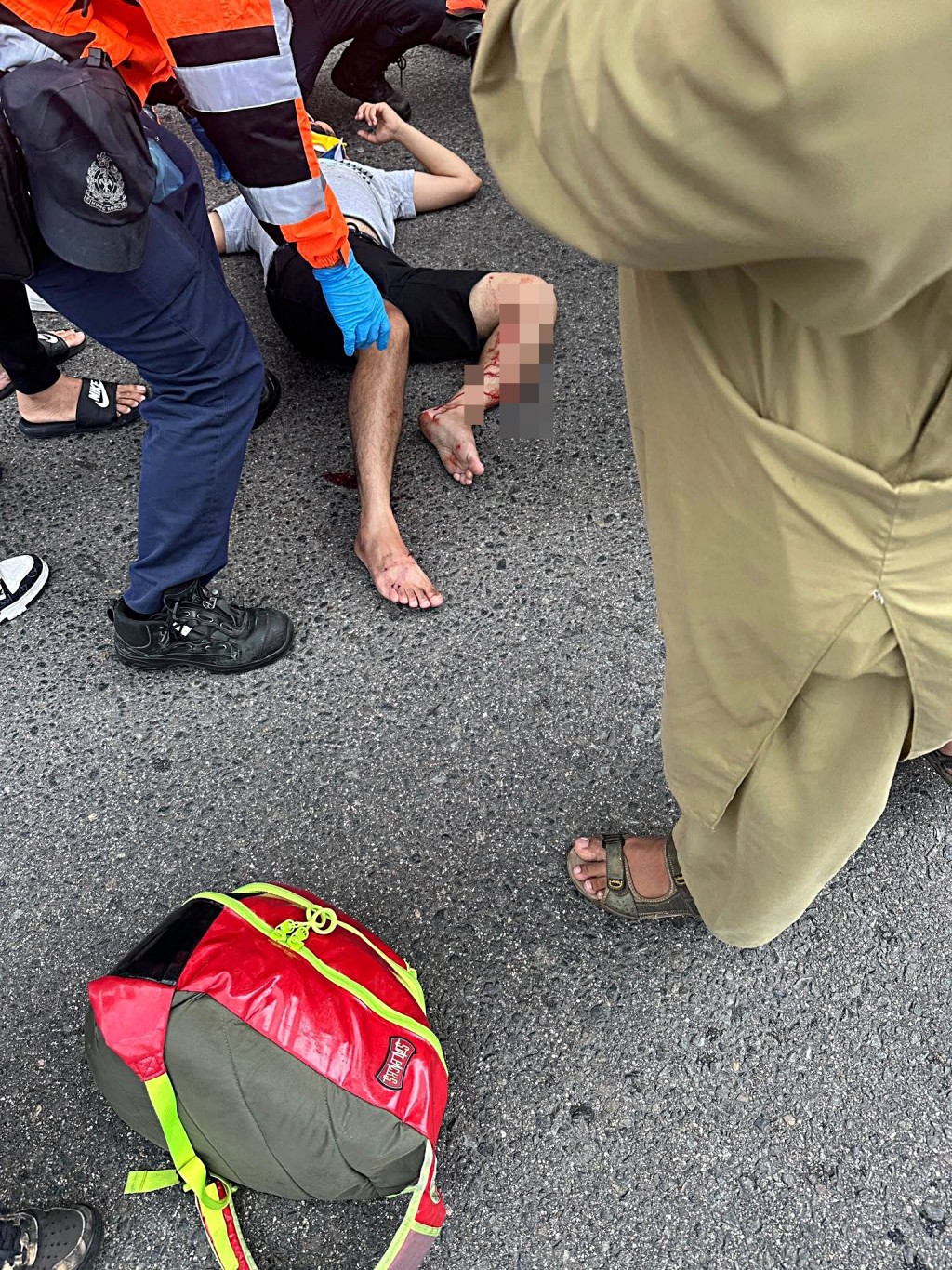 傷者腳部流血上。網圖