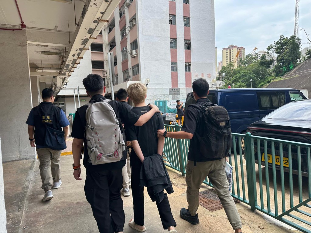 司機乘客涉嫌藏毒販毒被拘控。 司機乘客涉嫌藏毒販毒被拘控。