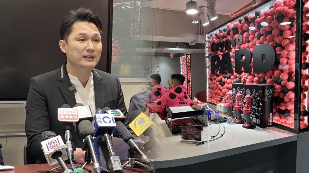 JPEX案|陳小龍保釋後見記者 聲稱損失以千萬計 加密豹將繼續營運