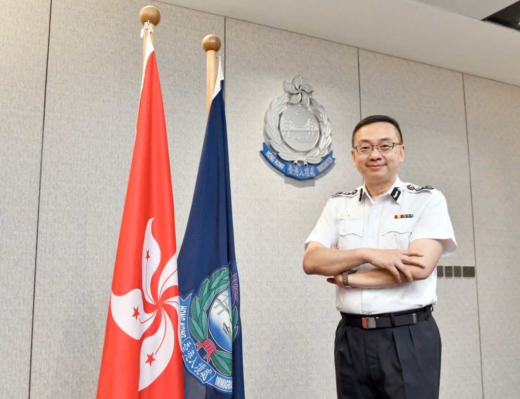 入境處處長郭俊峯獲延任。 入境處處長郭俊峯獲延任。