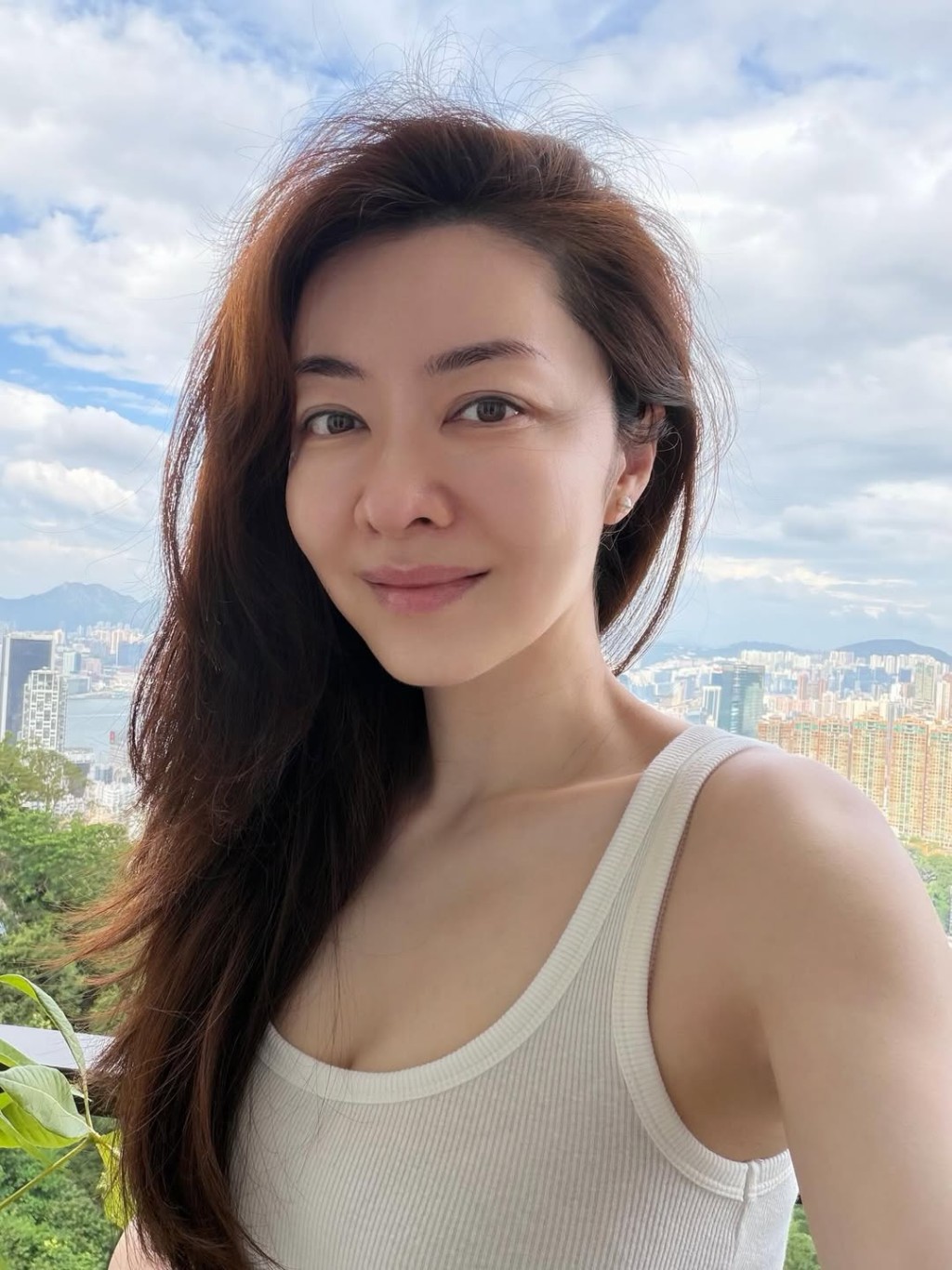 熊黛林婚後仍繼續工作,未有做全職少奶奶。 熊黛林婚後仍繼續工作,未有做全職少奶奶。