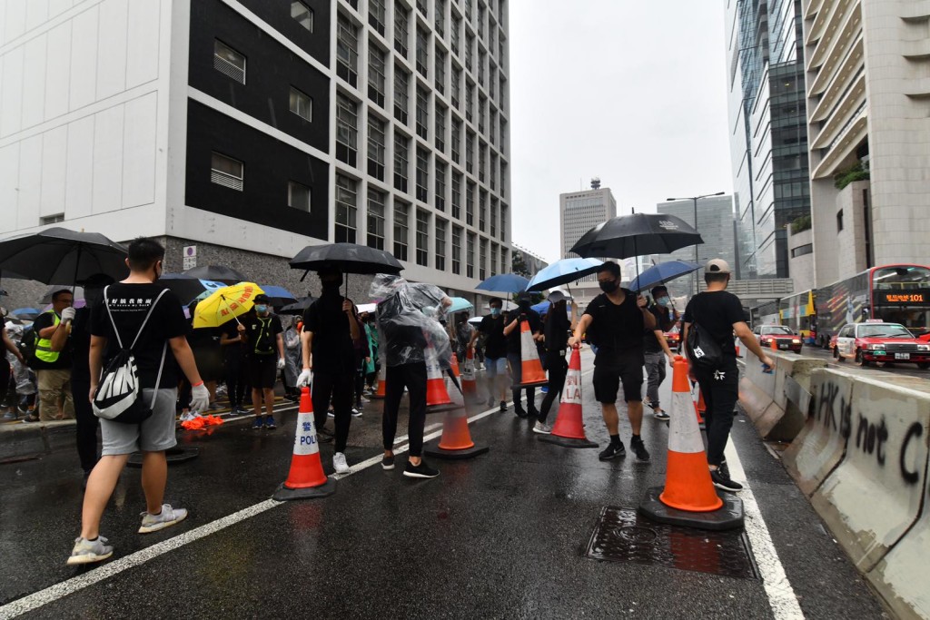 示威者佔據干諾道中