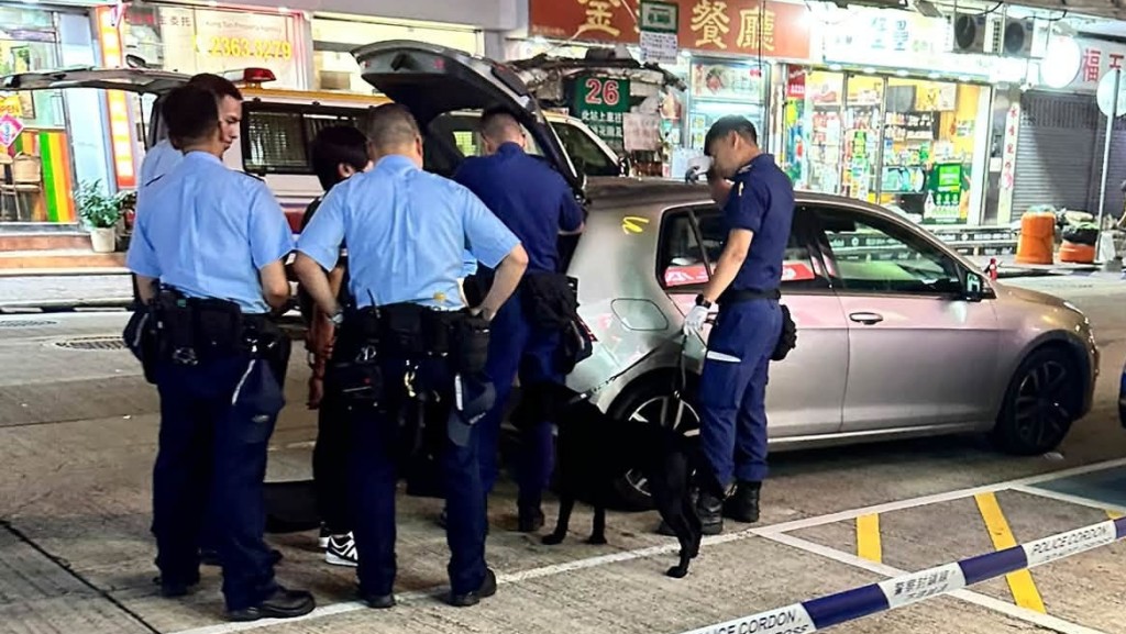 警方召緝毒犬協助搜車。FB：Turtle Karley@土瓜灣之友