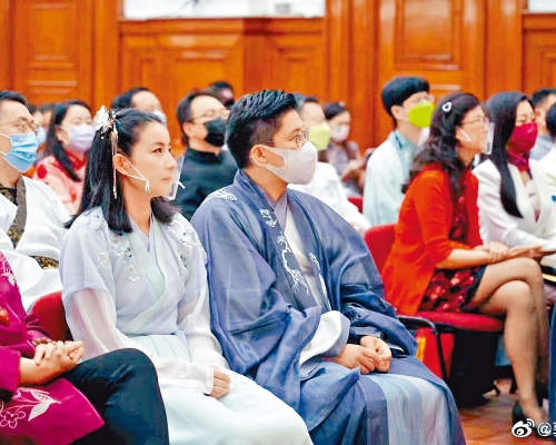 霍啟剛、郭晶晶齊換上漢服現身「全港華服日」。